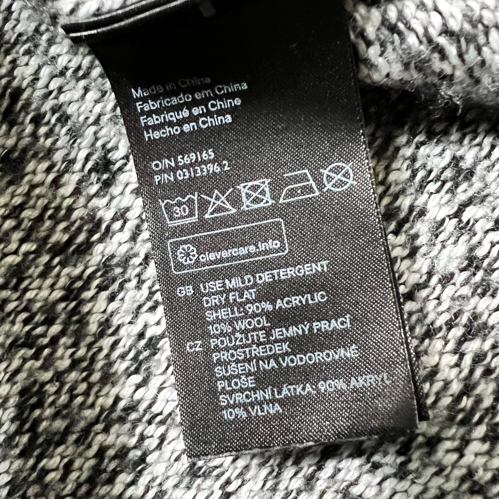 H&M Sweater - Picture 4 of 4